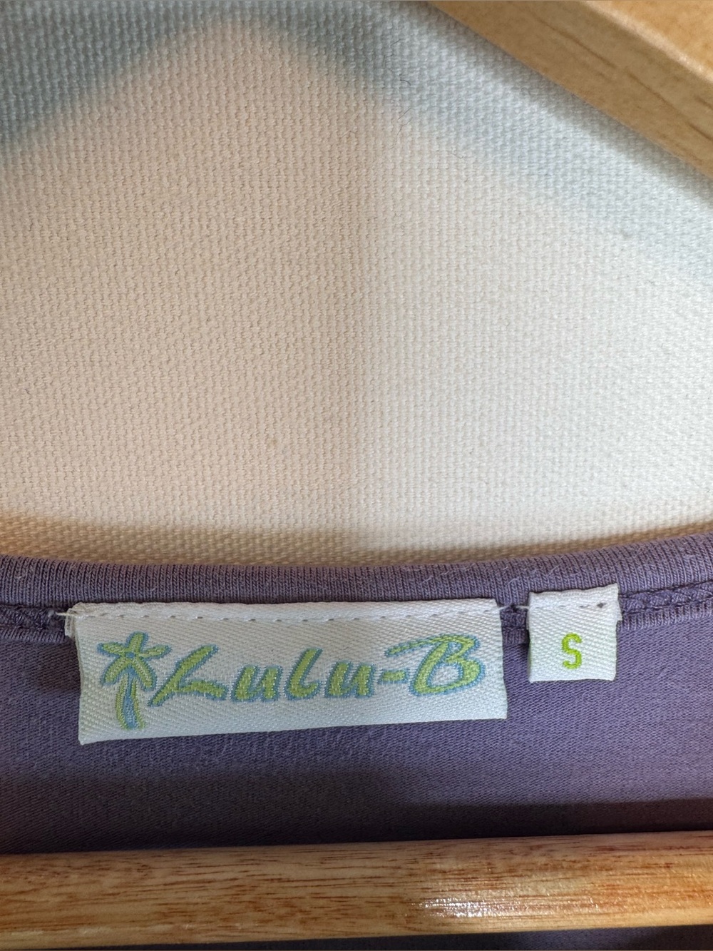 Lulu‎ B 3/4 Sleeve Top cotton spandex wood buttons layered hem size small purple - Picture 3 of 8